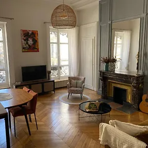 Beautiful 3br In Center Apartment